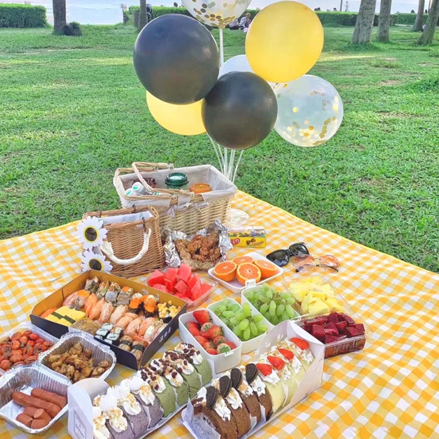 200x150cm Large Picnic Blanket Foldable Portable  Mat
